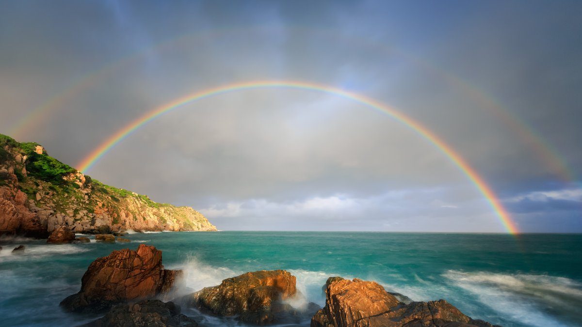 Regenbogen über dem Meer, Symbolbild für den Aufbaukurs 3 Tierkommunikation
